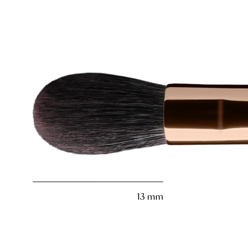 J626 a small, flattened blending brush