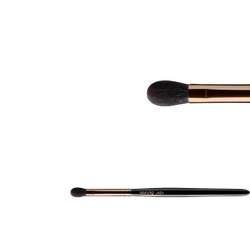 J626 a small, flattened blending brush
