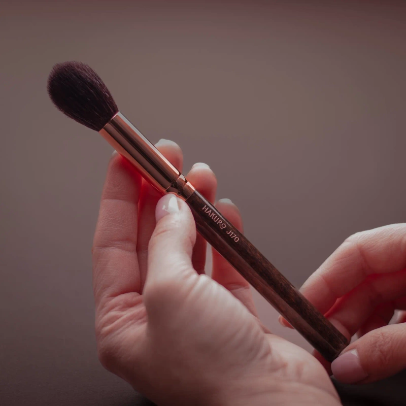 J170 Cheek Contour Brush