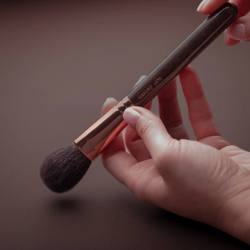 J470 Flat Powder and Contour Brush