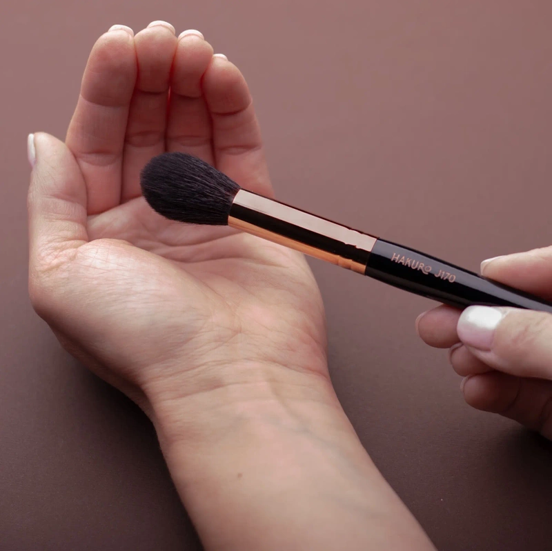 J170 Cheek Contour Brush