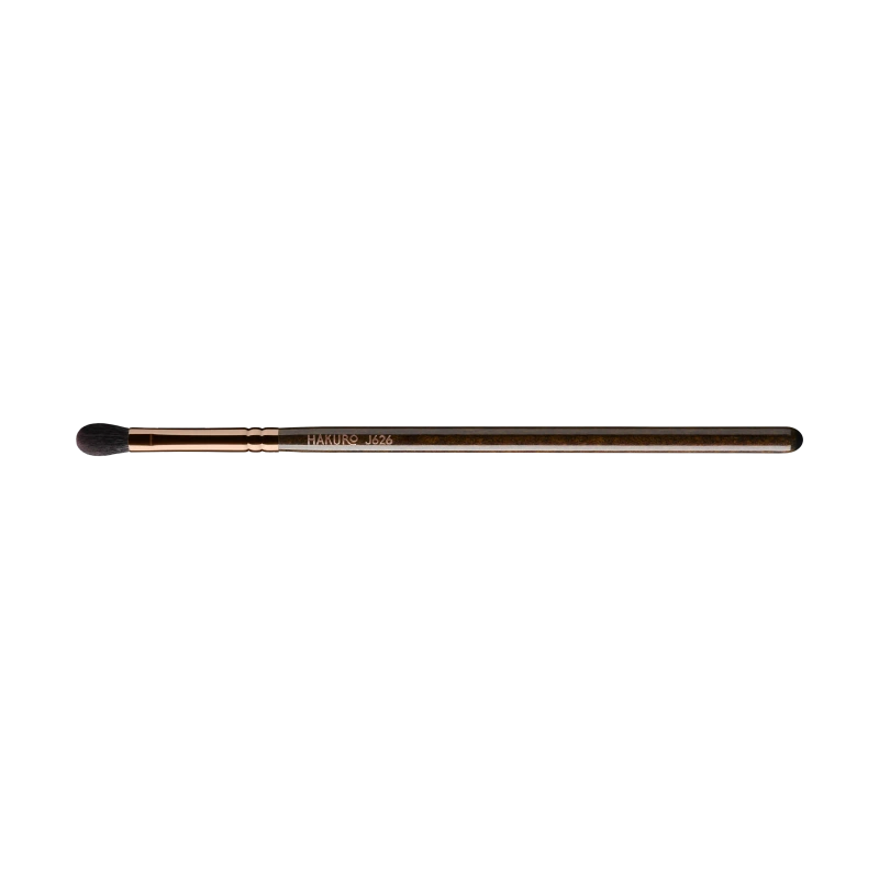 J626 a small, flattened blending brush