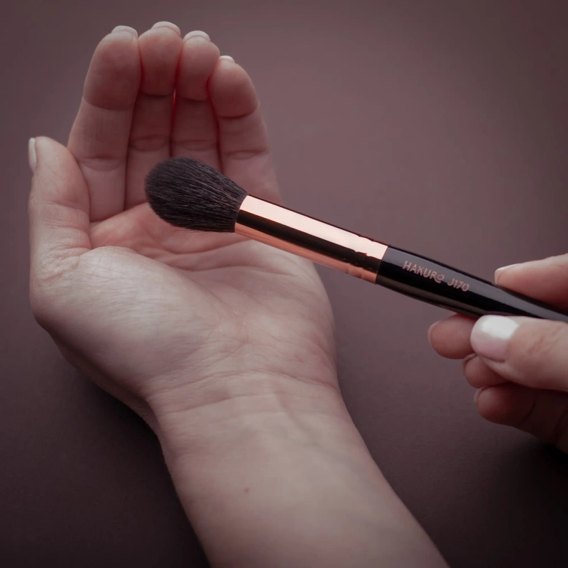 J170 Cheek Contour Brush