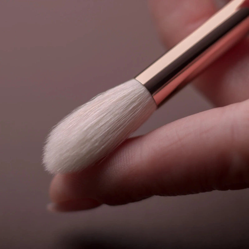 J721 Pointed Highlighter Brush