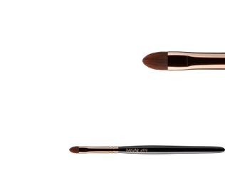 J970 a small, pointed-tip lip brush