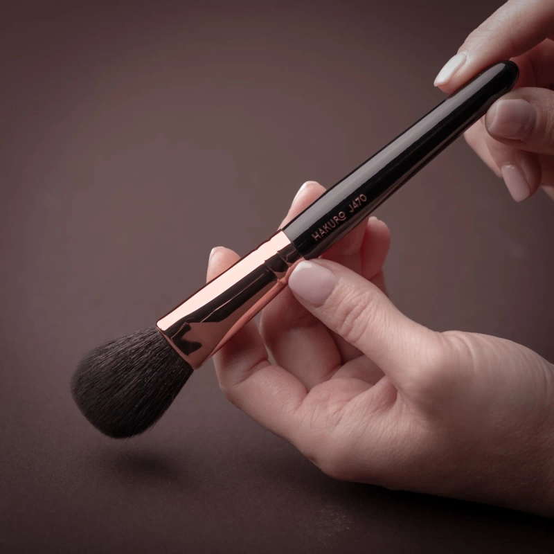 J470 Flat Powder and Contour Brush